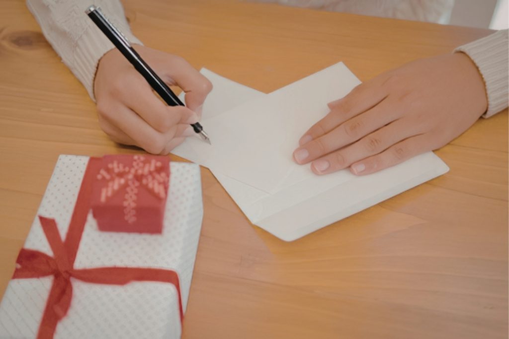 Housewarming Card Messages: What to Write When Someone Moves